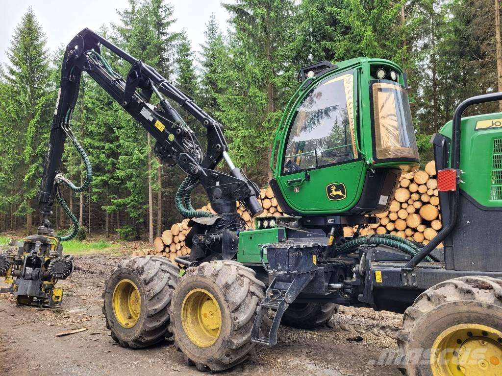 John Deere 1270 G Betakarítók