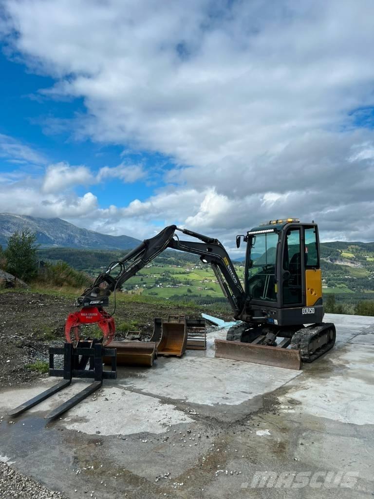 Volvo ECR25D Mini kotrók < 7t