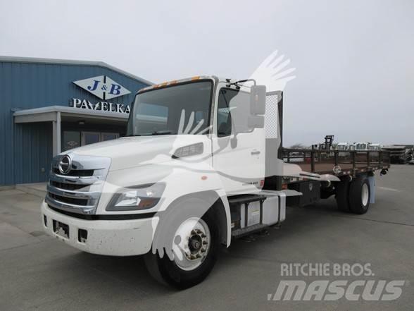 Hino 268 Platós / Ponyvás teherautók