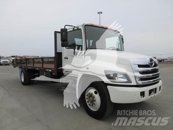 Hino 268 Platós / Ponyvás teherautók