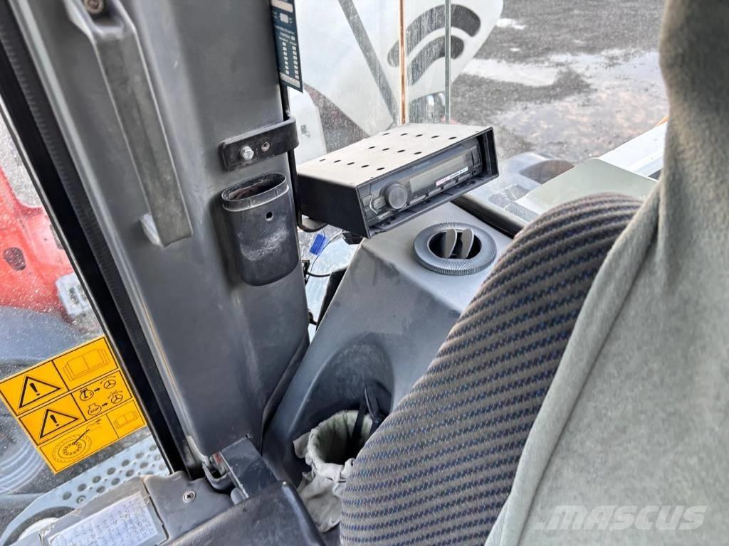 Liebherr L 544 Gumikerekes homlokrakodók