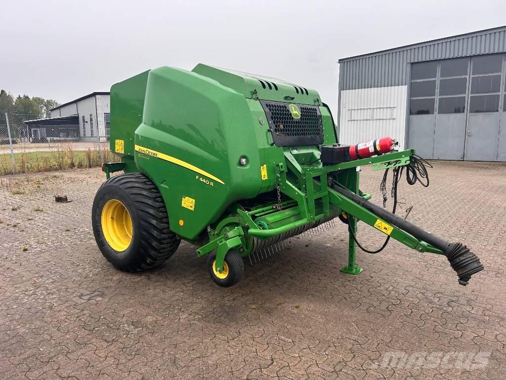 John Deere F 440 Körbálázók