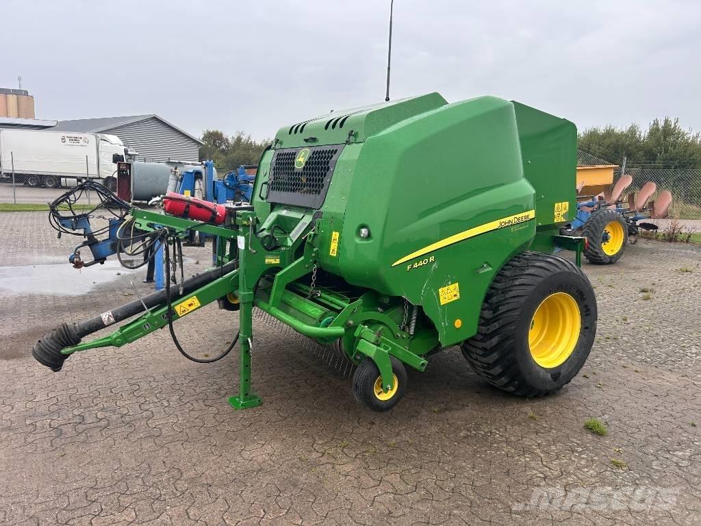 John Deere F 440 Körbálázók