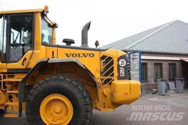 Volvo L 120 F Gumikerekes homlokrakodók