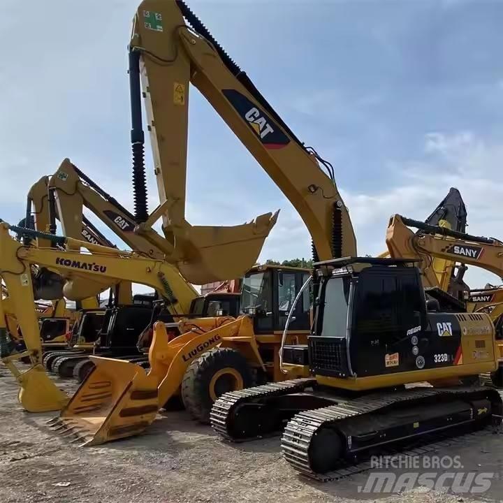 CAT CAT323D2L Közepes (midi) kotrók 7 t - 12 t