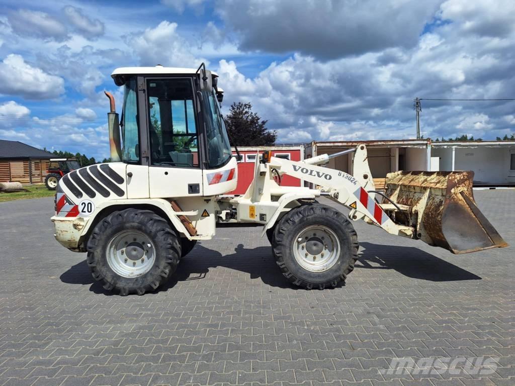 Volvo L 30 B Gumikerekes homlokrakodók