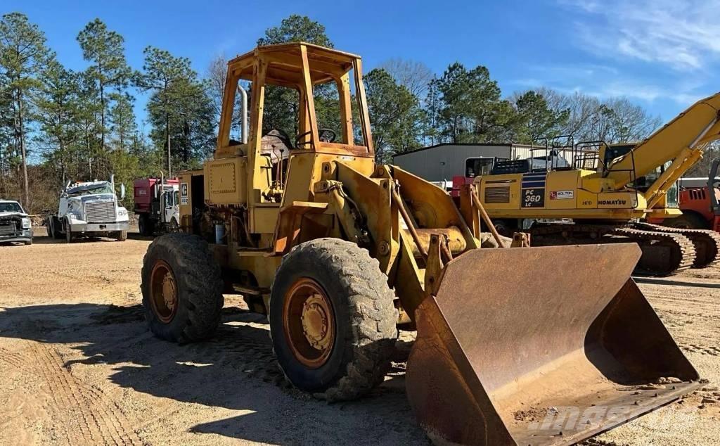 CAT 930 Gumikerekes homlokrakodók
