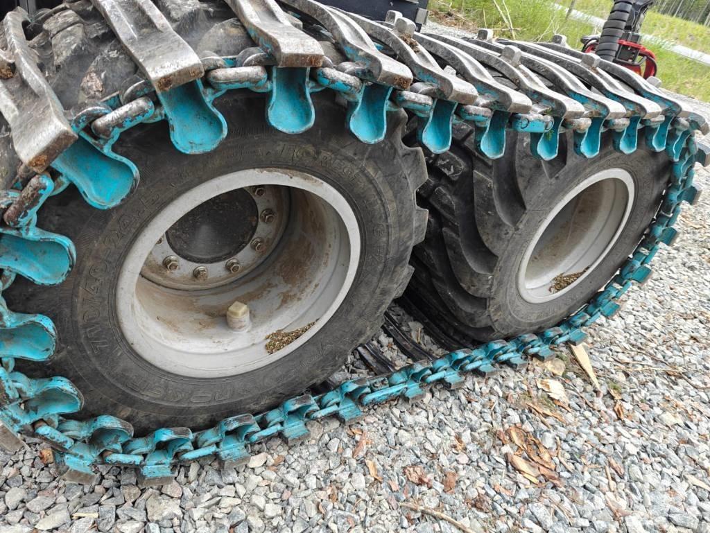 Komatsu 901 XC Betakarítók