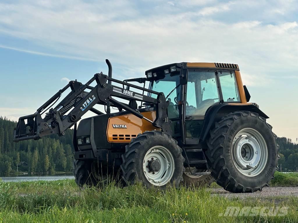 Valtra 6850 Traktorok