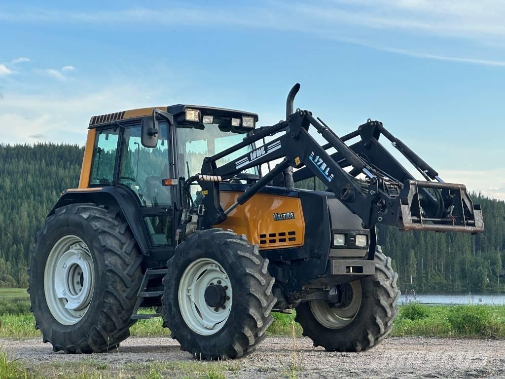 Valtra 6850 Traktorok