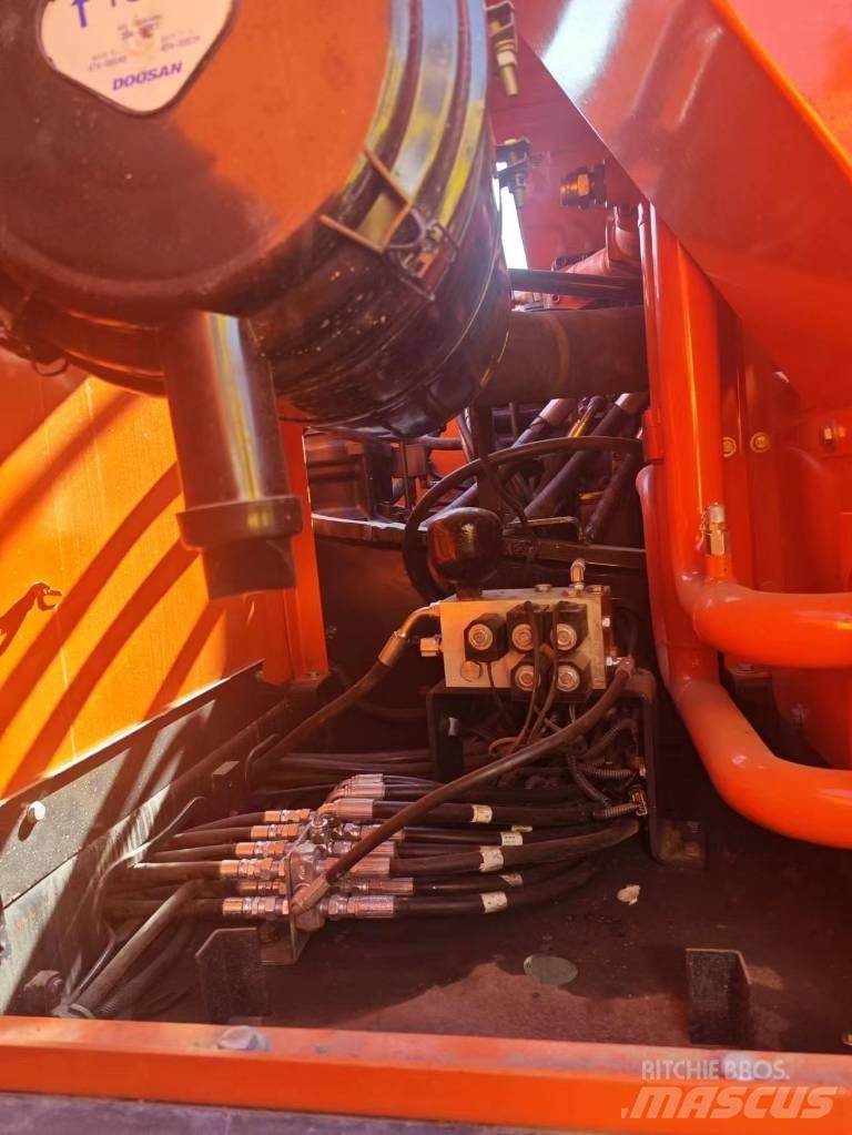 Doosan DX 300 Lánctalpas kotrók