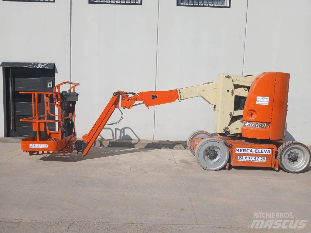 JLG E 300 AJ Karos emelők