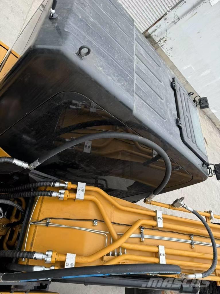 Sany SY 215 C Lánctalpas kotrók