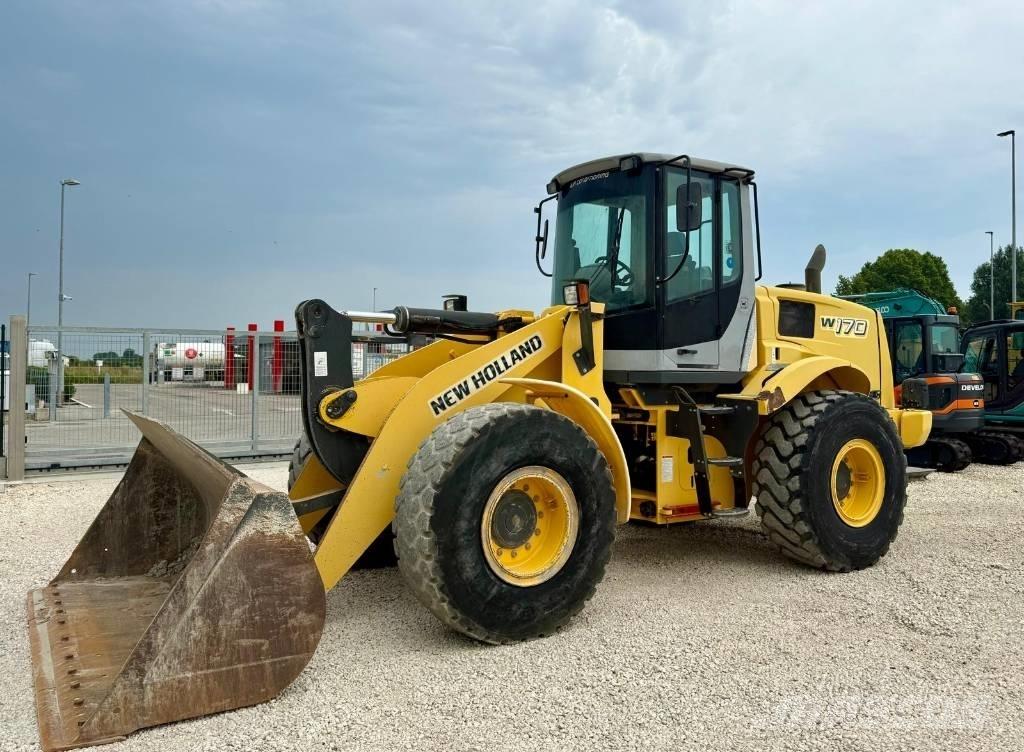 New Holland W 170 Gumikerekes homlokrakodók