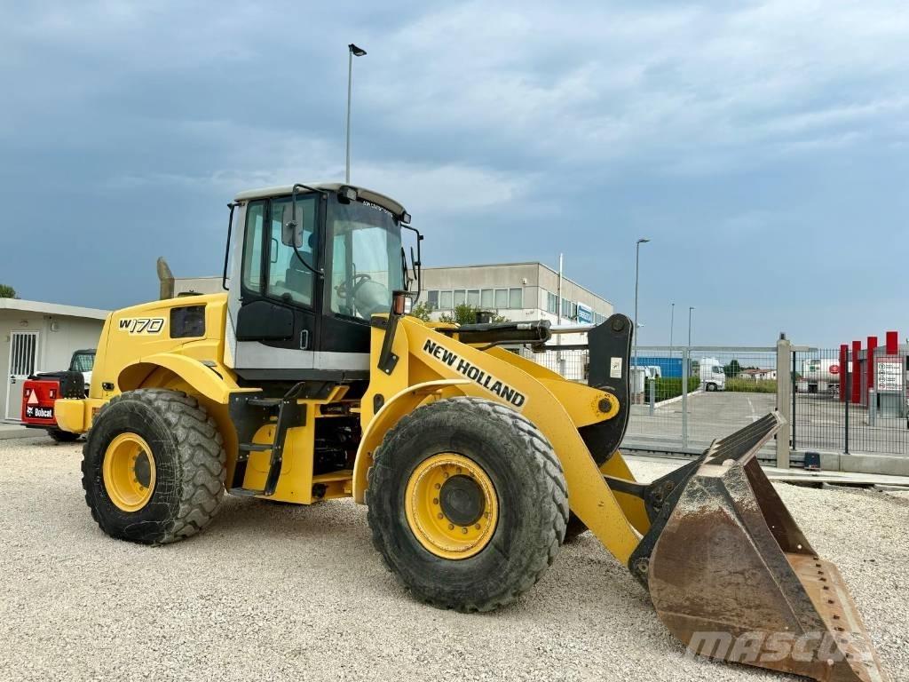 New Holland W 170 Gumikerekes homlokrakodók