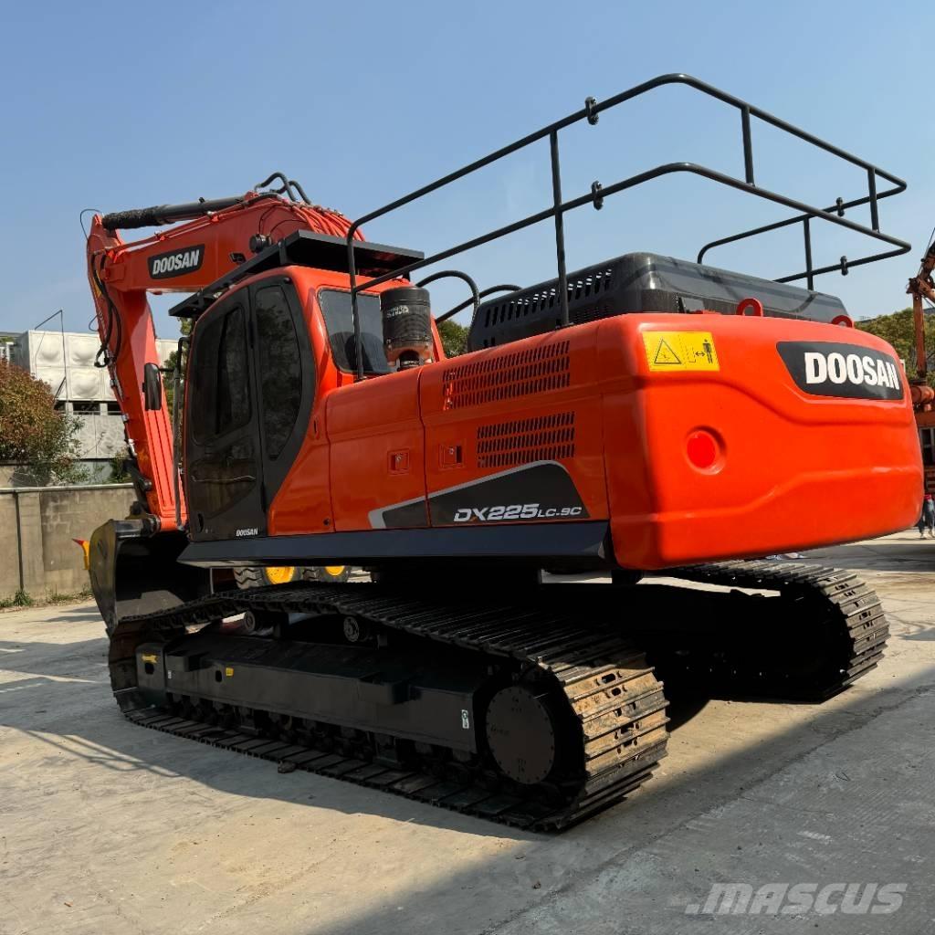 Doosan DX 225 LC Lánctalpas kotrók