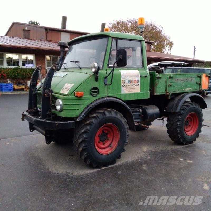Mercedes-Benz U421 Traktorok