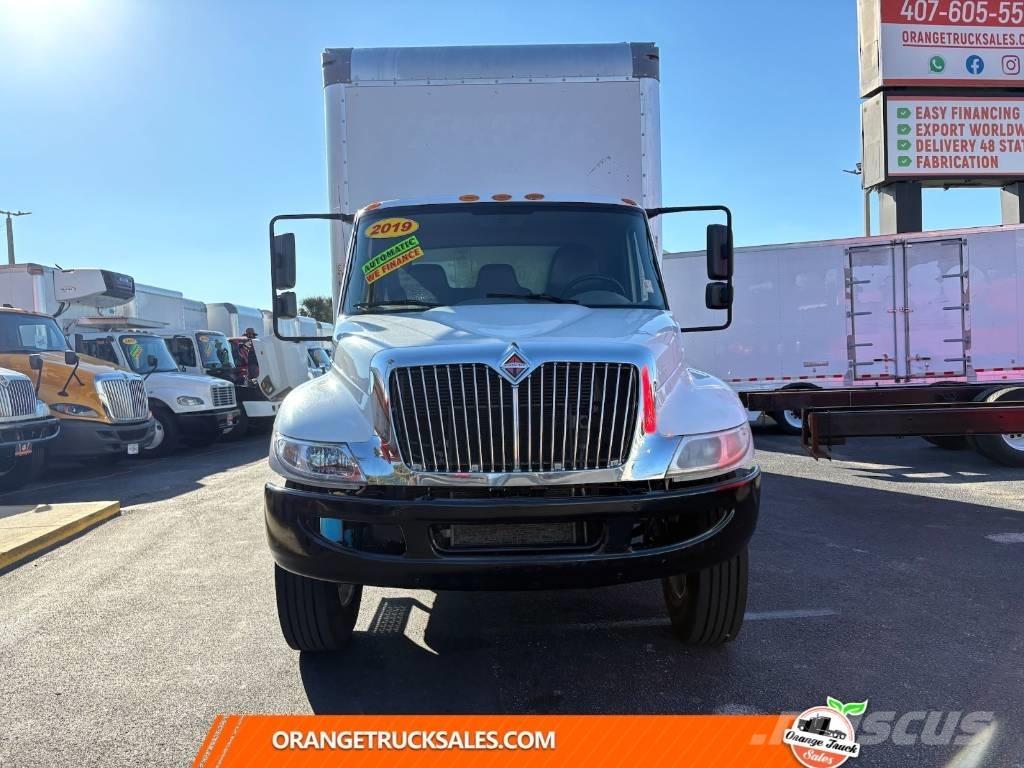 International 4300 Dobozos teherautók