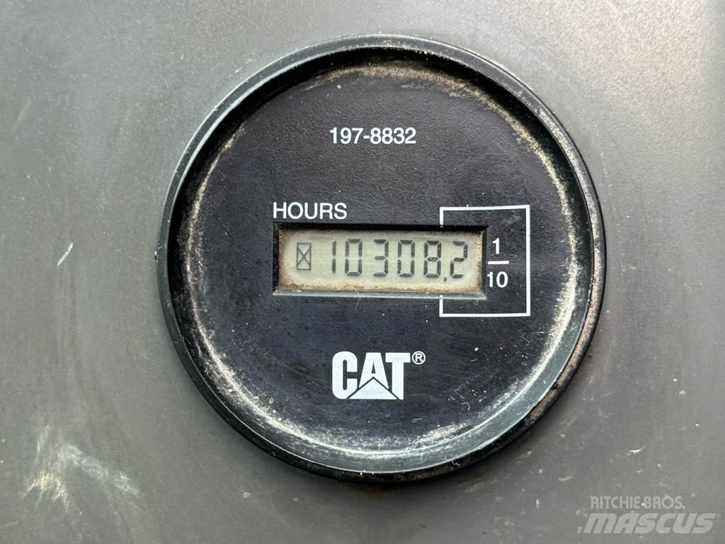 CAT M315D Gumikerekes kotrók