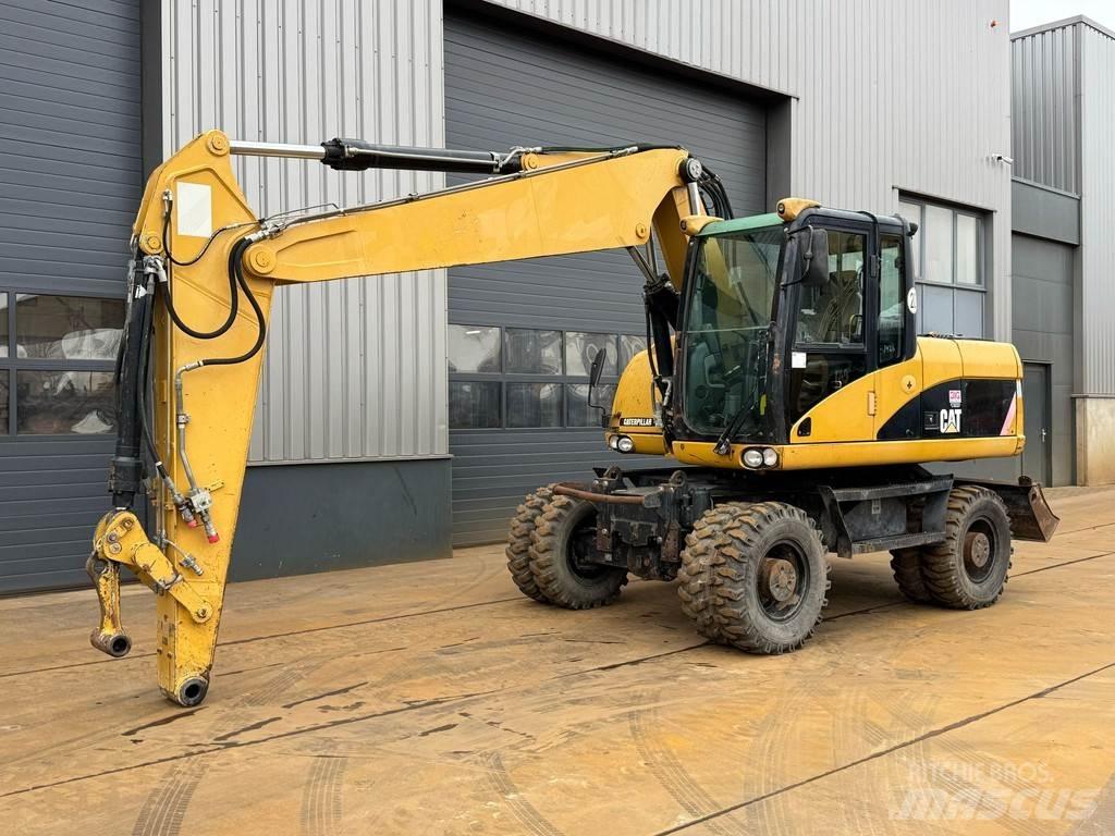 CAT M315D Gumikerekes kotrók