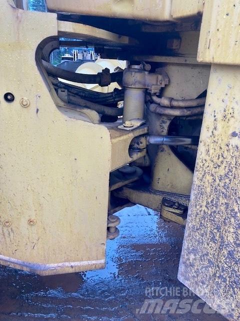 CAT 966 F II Gumikerekes homlokrakodók