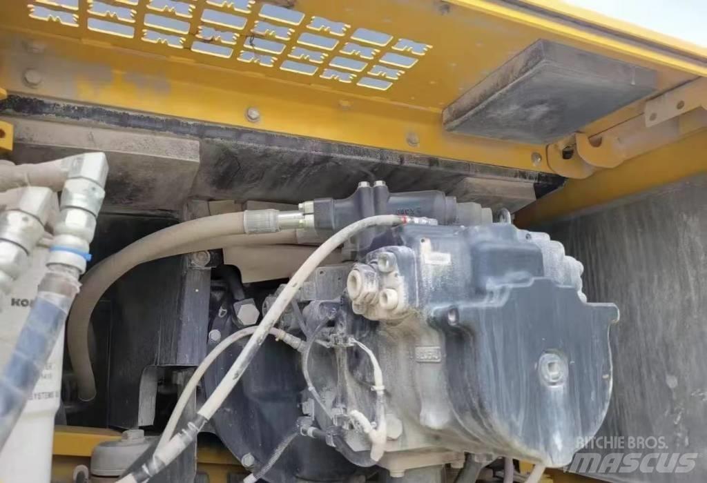 Komatsu PC 460-8 Lánctalpas kotrók