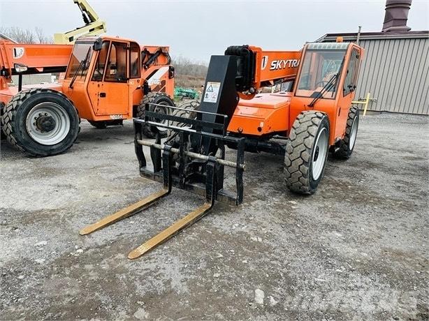SkyTrak 8042 Teleszkópos rakodók