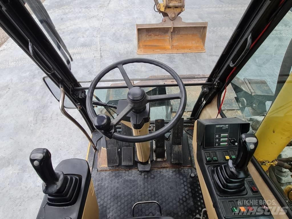 CAT M 312 Gumikerekes kotrók