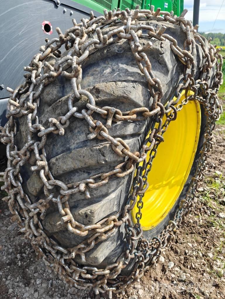 John Deere 1270 G Betakarítók