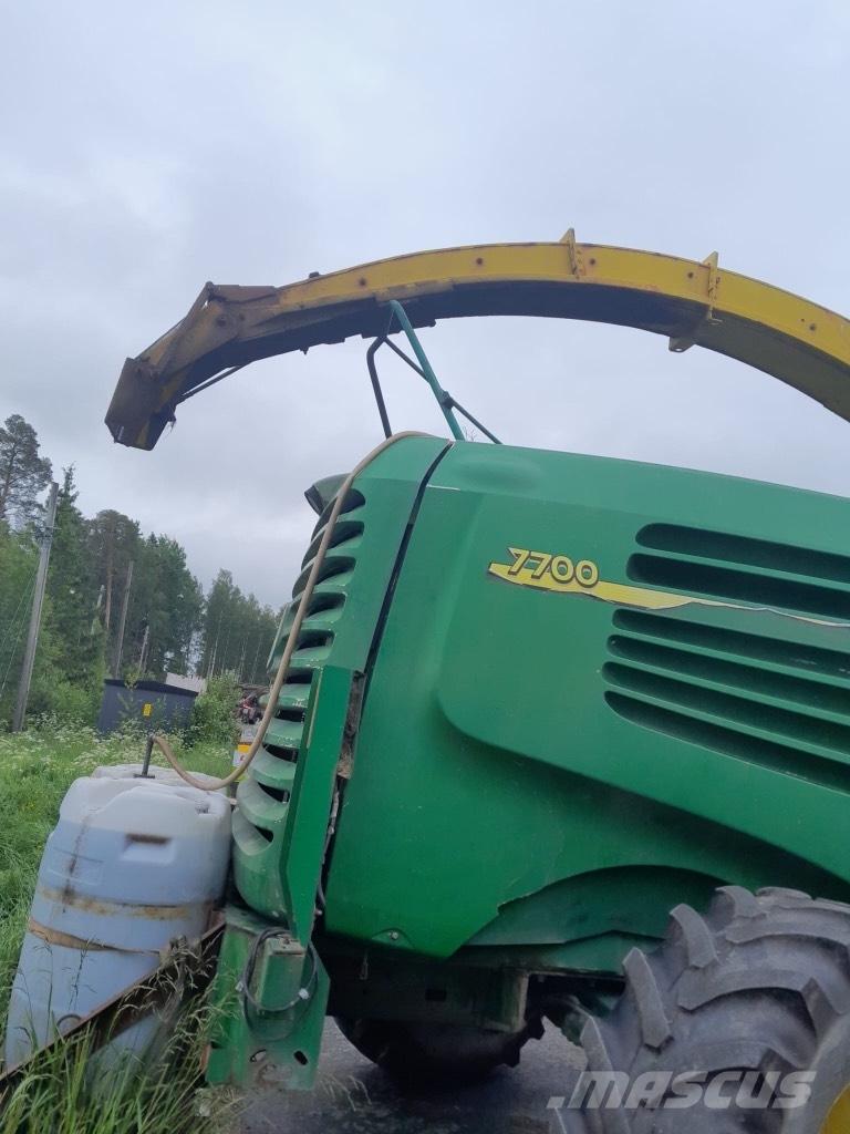 John Deere 7700 Önjáró szecskázók