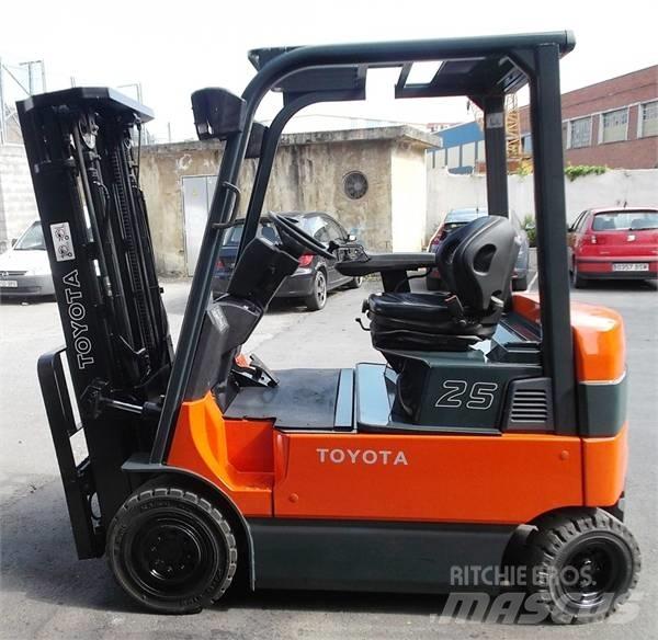 Toyota 7 FBMF 25 Elektromos targoncák