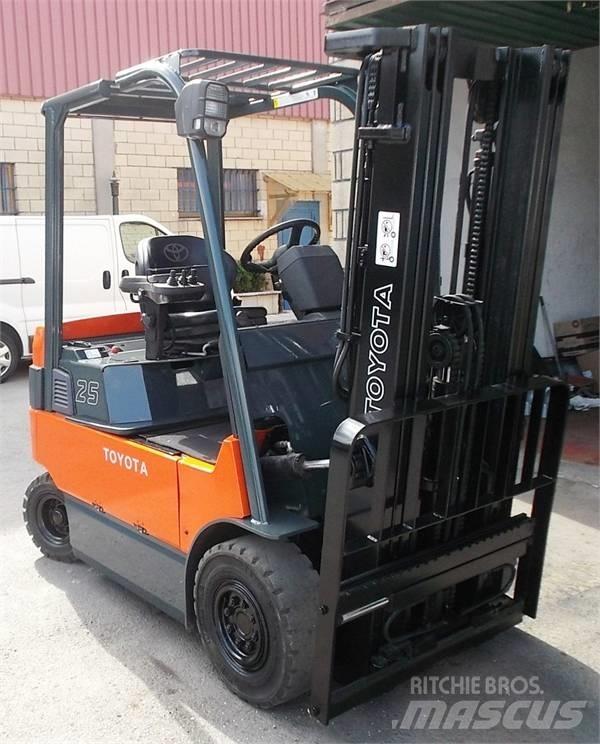 Toyota 7 FBMF 25 Elektromos targoncák