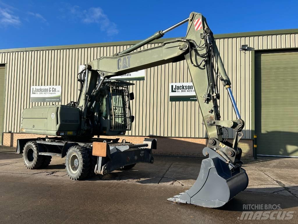 CAT 318 Gumikerekes kotrók