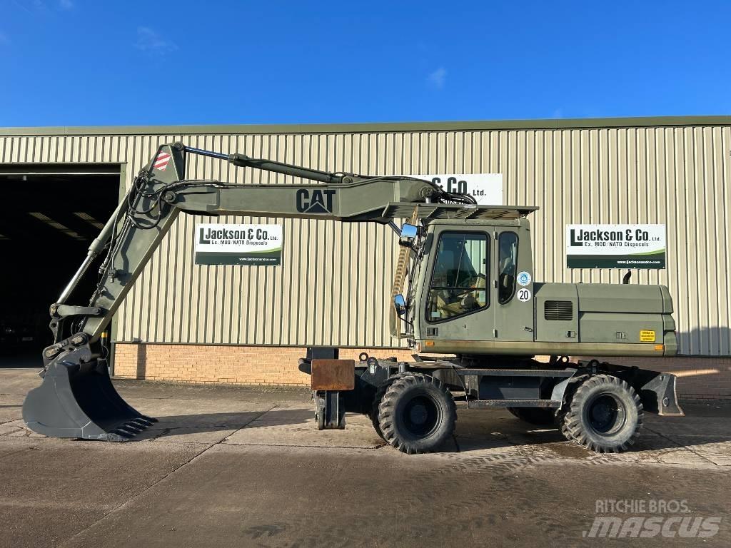 CAT 318 Gumikerekes kotrók