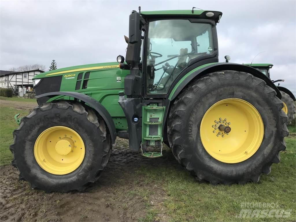 John Deere 6250R Traktorok