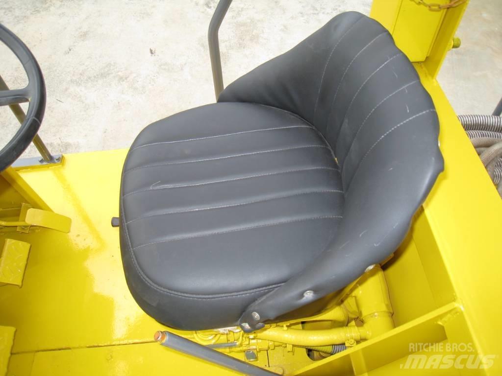 Sakai T2 Pneumatikus kerekes hengerek