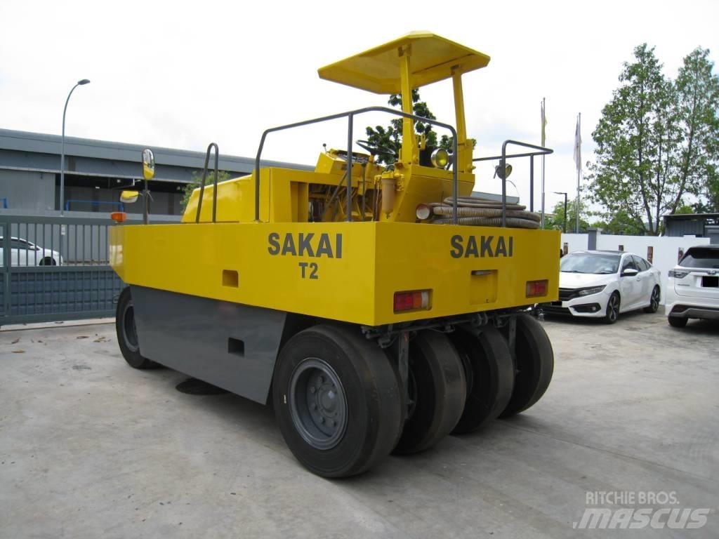 Sakai T2 Pneumatikus kerekes hengerek
