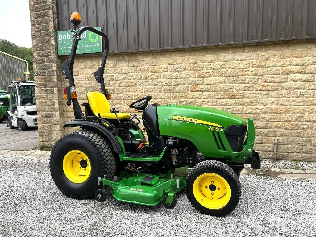 John Deere 2032R Kompakt traktorok