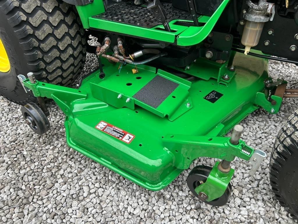 John Deere 2032R Kompakt traktorok