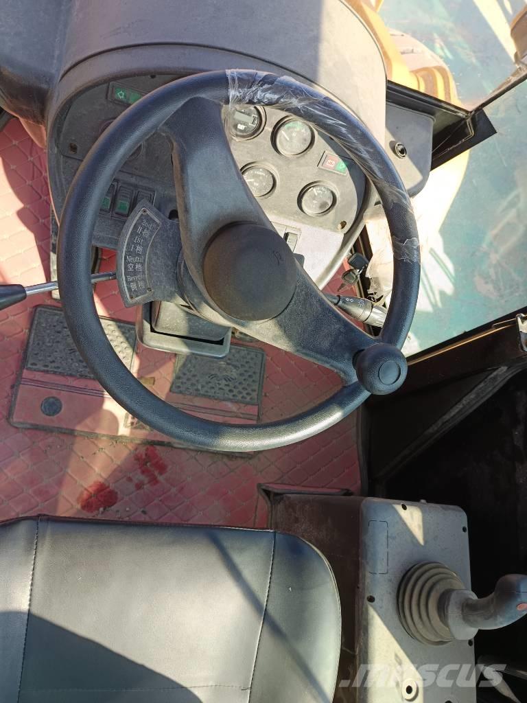 CAT 966 H Gumikerekes homlokrakodók