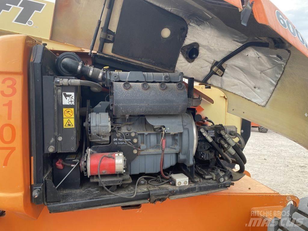 JLG 600AJ Karos emelők