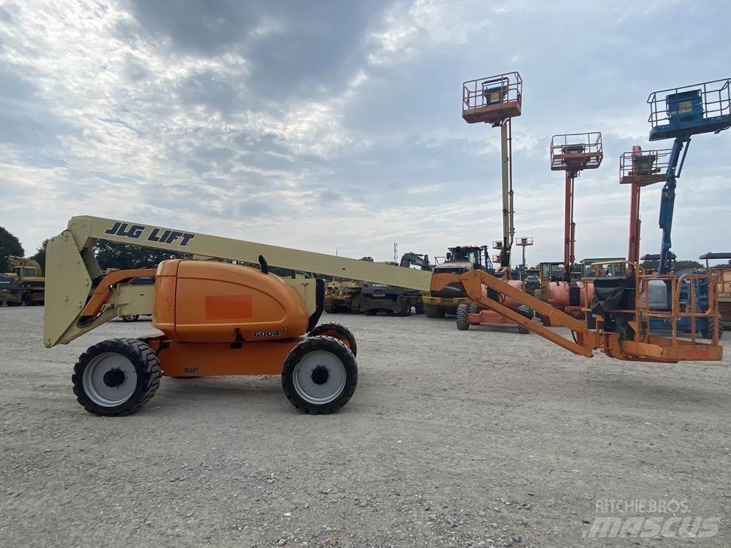 JLG 600AJ Karos emelők