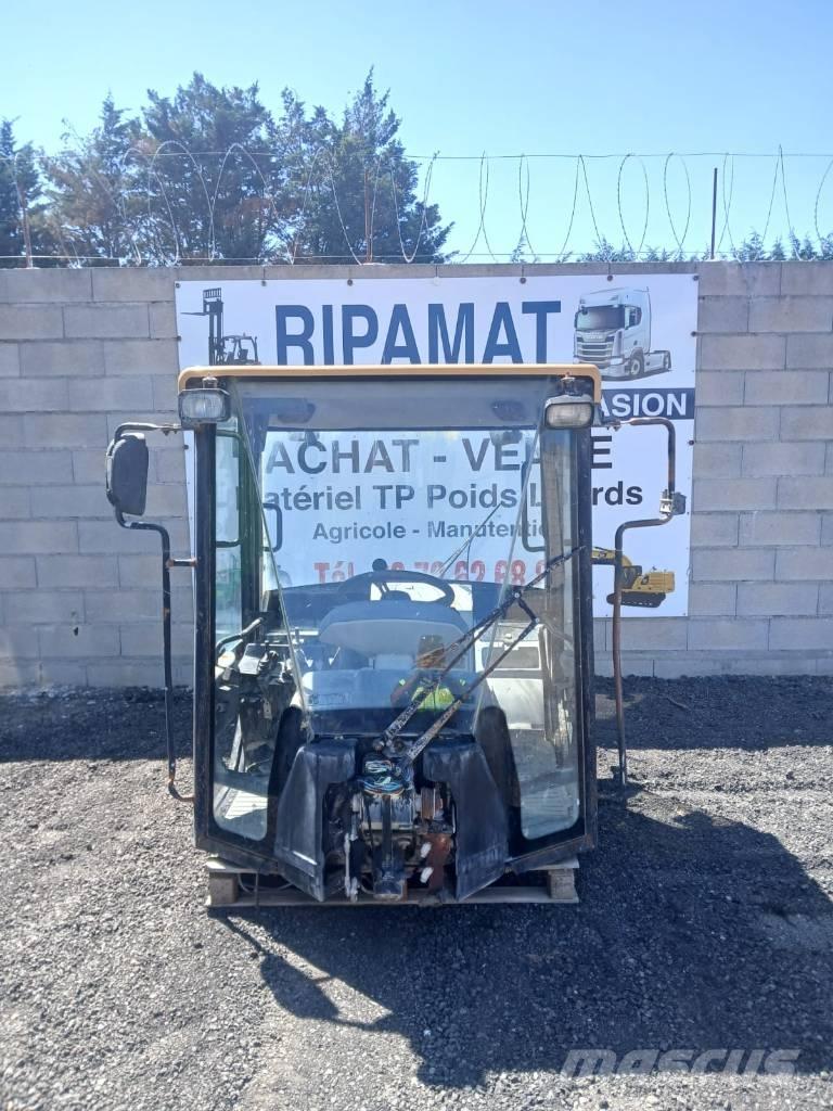 CAT 906 Vezetőfülke és belső tartozékok