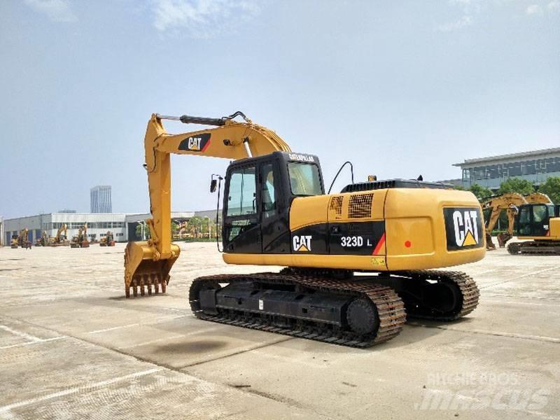 CAT 323 Lánctalpas kotrók