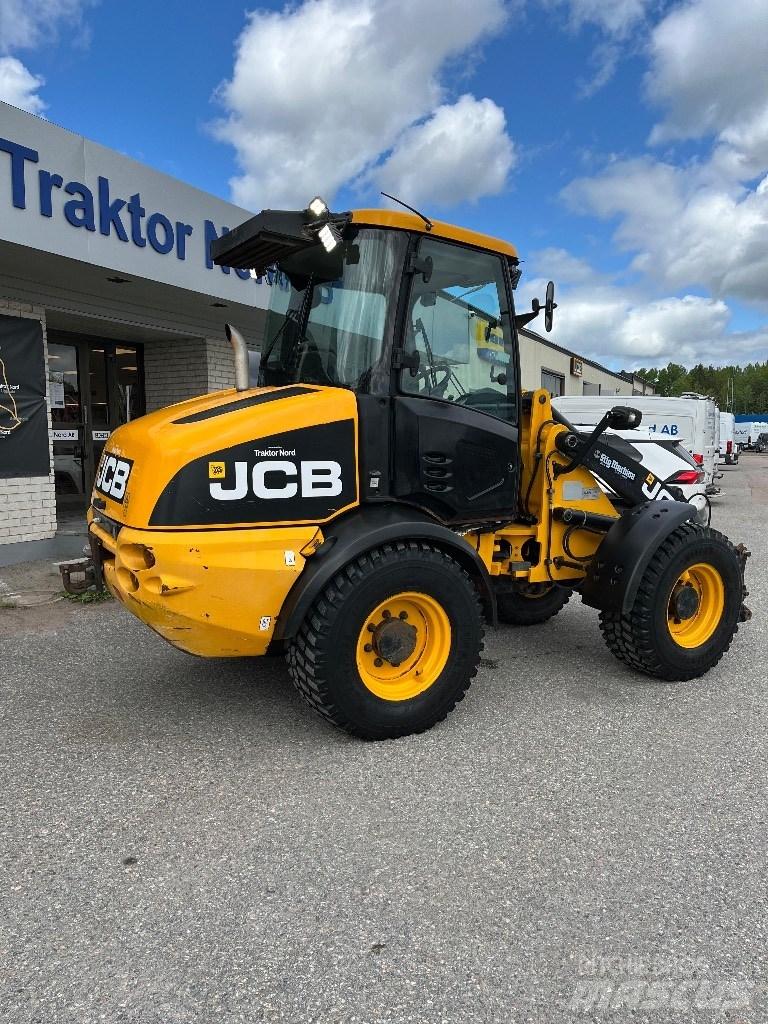 JCB 409 B 40km/h Gumikerekes homlokrakodók