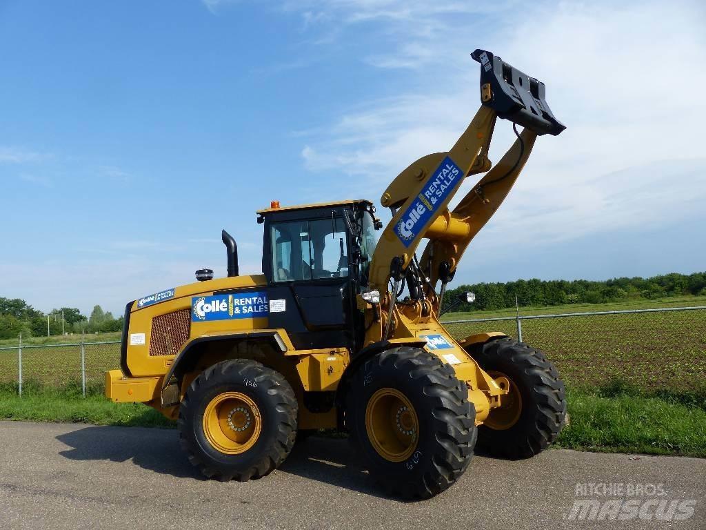 CAT 926 M Gumikerekes homlokrakodók