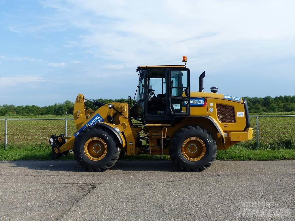 CAT 926 M Gumikerekes homlokrakodók