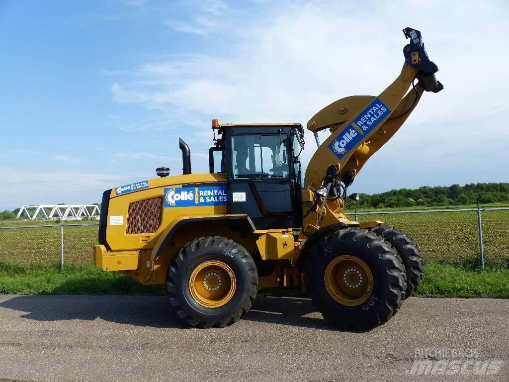 CAT 926 M Gumikerekes homlokrakodók