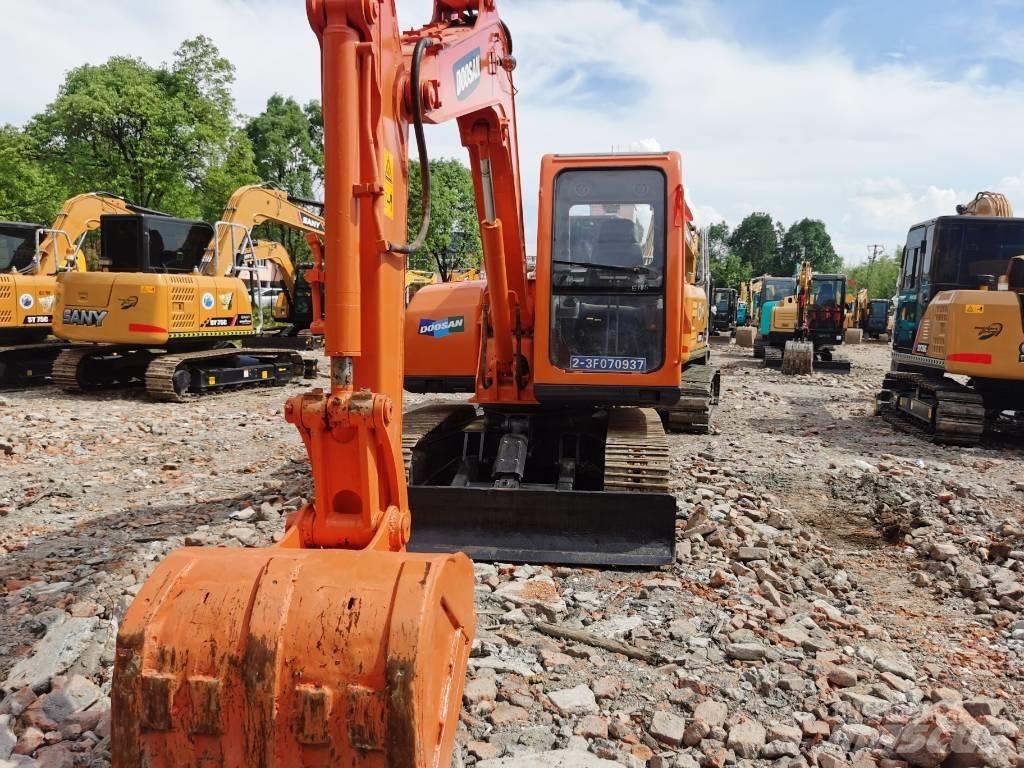 Doosan DX75 Közepes (midi) kotrók 7 t - 12 t