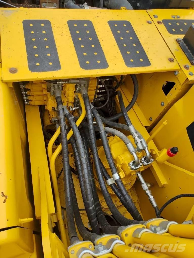Komatsu PC 210 Lánctalpas kotrók